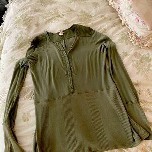 Green Henley cotton long-sleeved ladies shirt